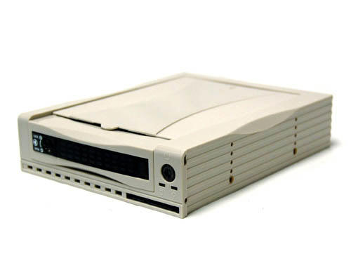 1379364_BYTECC_INC__BT125EWH.jpg-MOBILE_RACK_3.5_INCH_SERIAL_ATA_DRIVE_CASE_EXTENSION_FRONT_PORTS_BEIGE