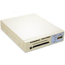 838573_CABLES_TO_GO_28556.jpg-PORT_IN_INTERNAL_USB_2.0_CARD_READER
